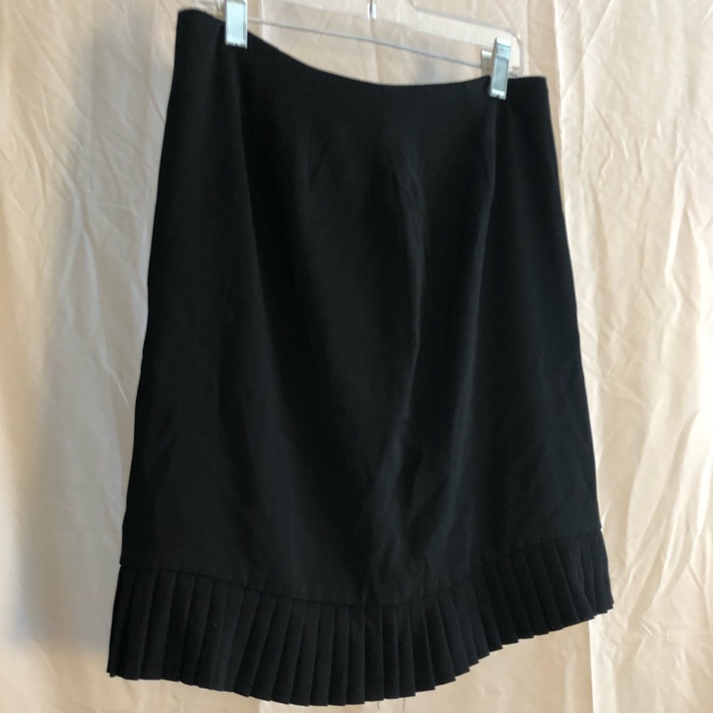 Size 4 petite Alfani black skirt *lowest price*